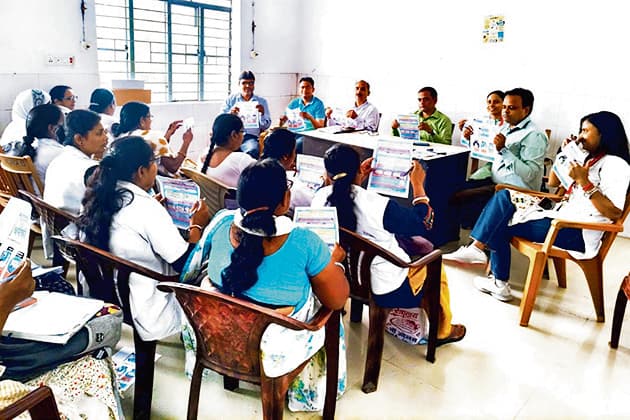 Siwan News : चमकी बुखार और मस्तिष्क ज्वर पर स्वास्थ्यकर्मियों को दिया गया प्रशिक्षण