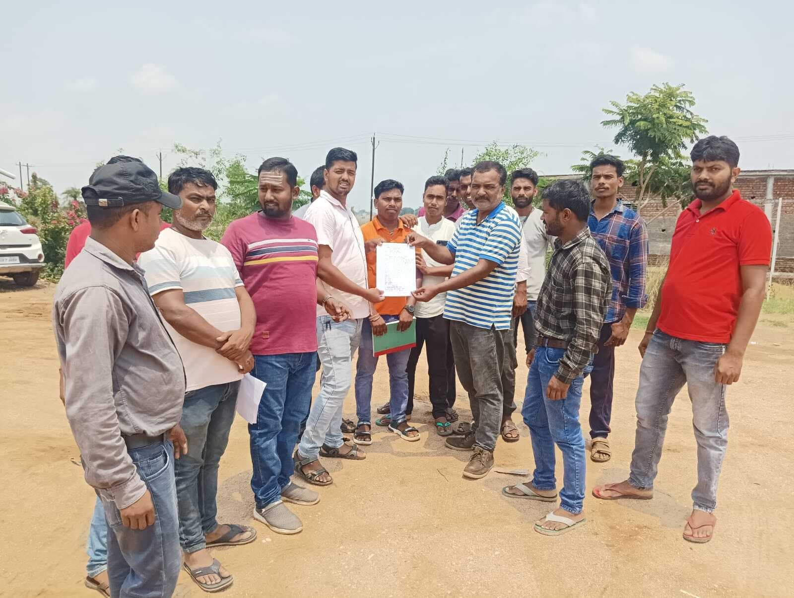 सारवां : वेटरनटी यूनिट के हेड को आवेदन देकर सैलरी और आइडी दिलाने की मांग