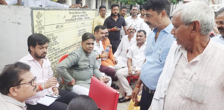 Aurangabad News : अफसरों की मनमानी पर भड़के विधायक