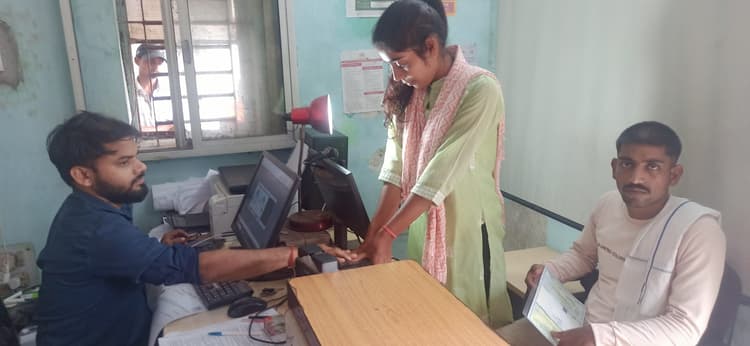 Sasaram News : सासाराम और कैमूर में महज 14 सेंटर, नौ पर ही बन रहा नया आधार कार्ड