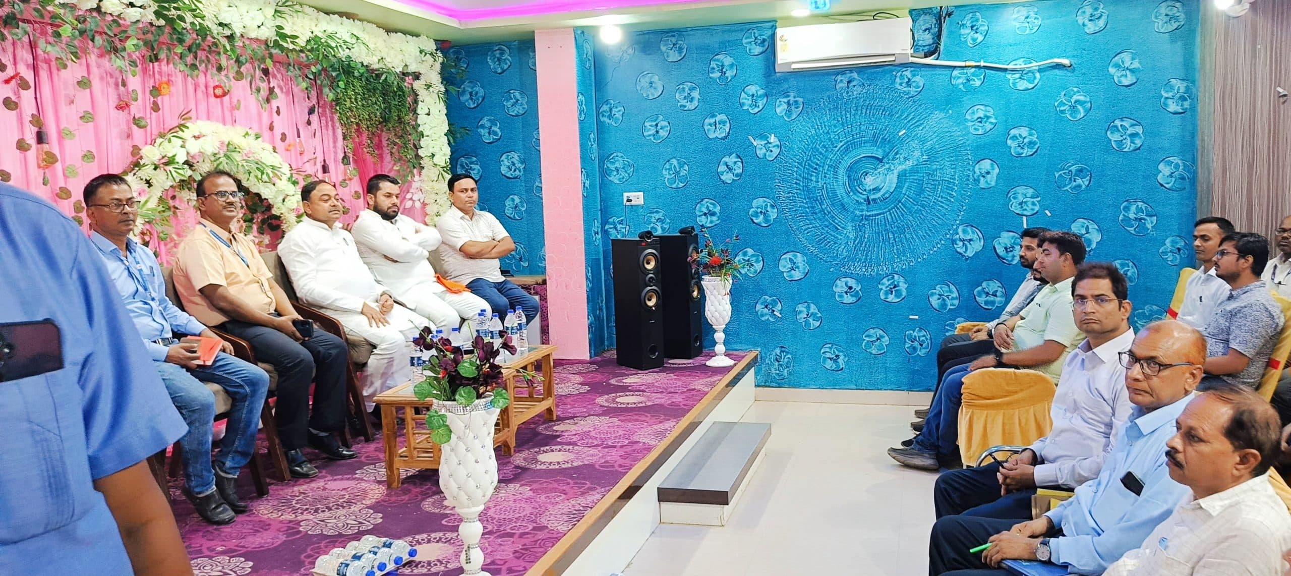 Sasaram News : बाल श्रम उन्मूलन और काम की दक्षता पर विशेष जोर दें : संतोष सिंह