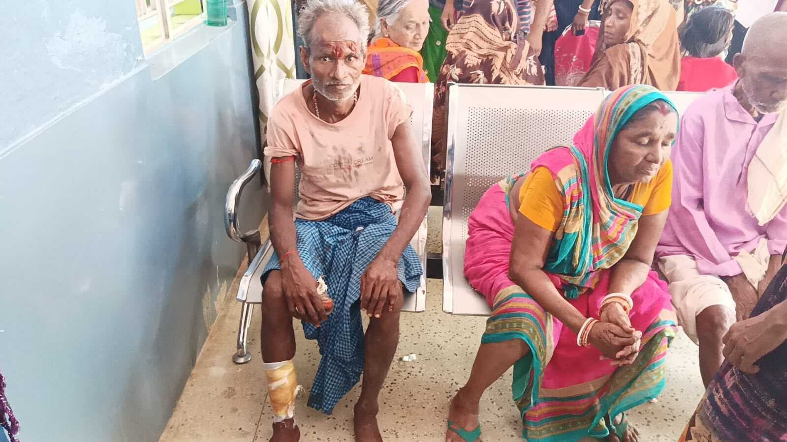 गीदड़ ने हमला कर दो किसान जख्मी, अस्पताल में हुआ इलाज