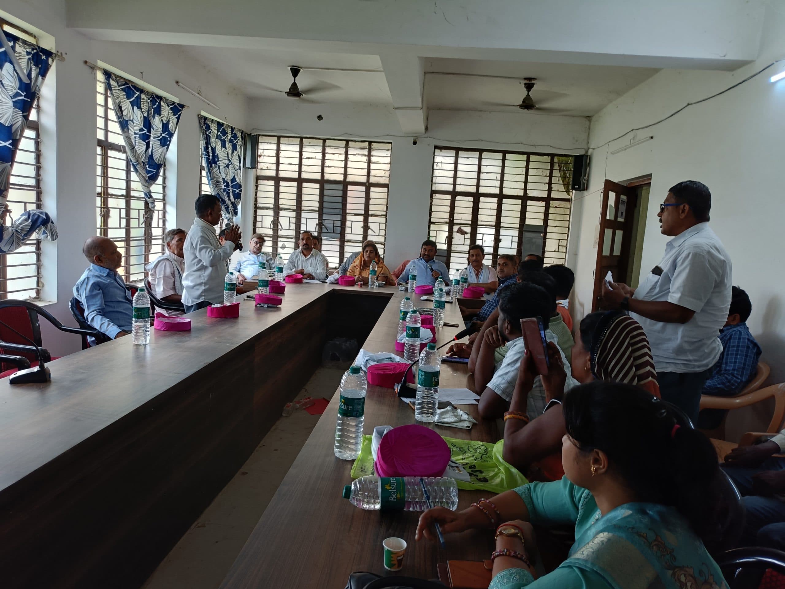 Madhubani News : बीस सूत्री कार्यक्रम समिति की बैठक में सदस्यों ने विकास कार्य पर की चर्चा