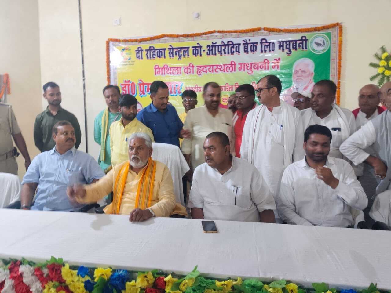 Madhubani News : मध्यम कारोबारियों को बैंक में खाता खोलने के लिए करें प्रोत्साहित