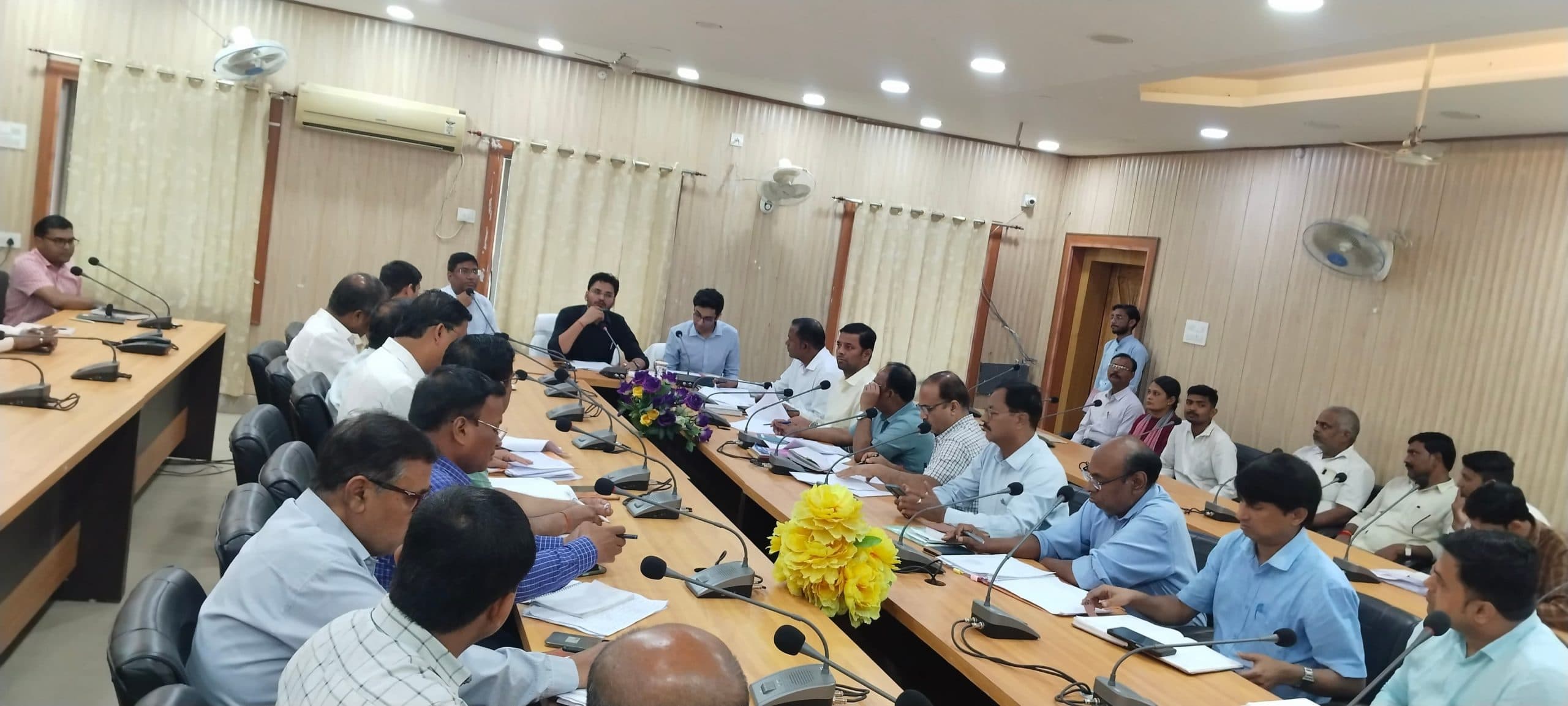 Madhubani News : पात्र लाभुकों को समय से खाद्यान्न उपलब्ध कराएं : डीएम