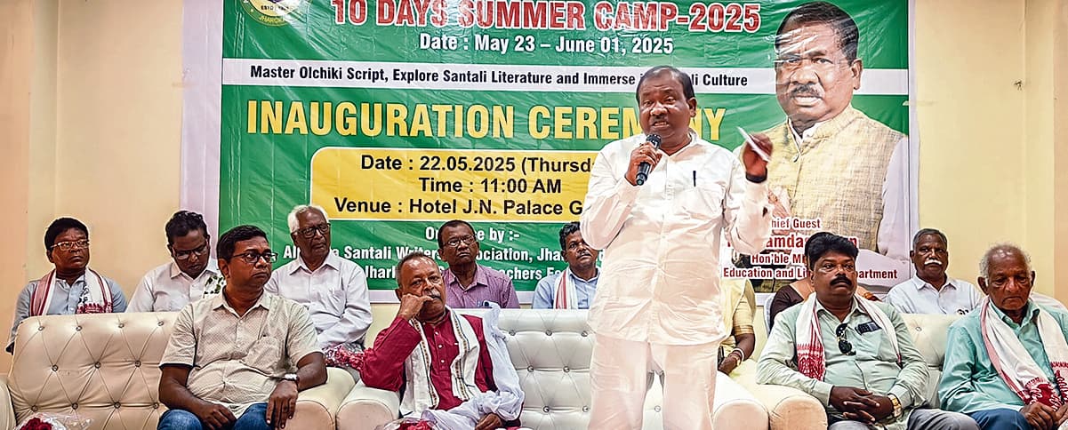 East Singhbhum News : संताली भाषा, लिपि और संस्कृति को नयी पीढ़ी तक पहुंचाना जरूरी : रामदास सोरेन