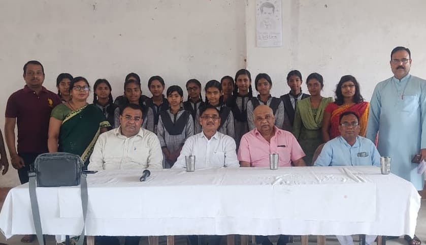 Bokaro News : विद्यार्थियाें को सर्वाइकल कैंसर के प्रति किया जागरूक