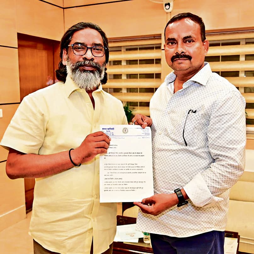 विधायक मंगल कालिंदी ने मुख्यमंत्री से 23 सड़कों के निर्माण की मांग