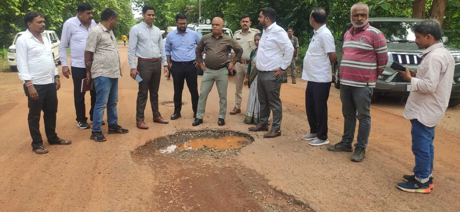 East Singhbhum News : दुरुस्त सड़क दोबारा बन रही, सैंपल जांच को भेजा