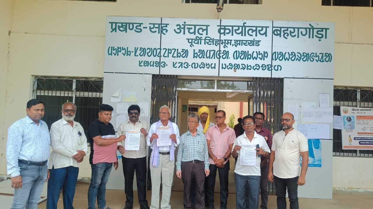 East Singhbhum News : 15 दिनों में तीन माह का राशन वितरण व उठाव करना मुश्किल