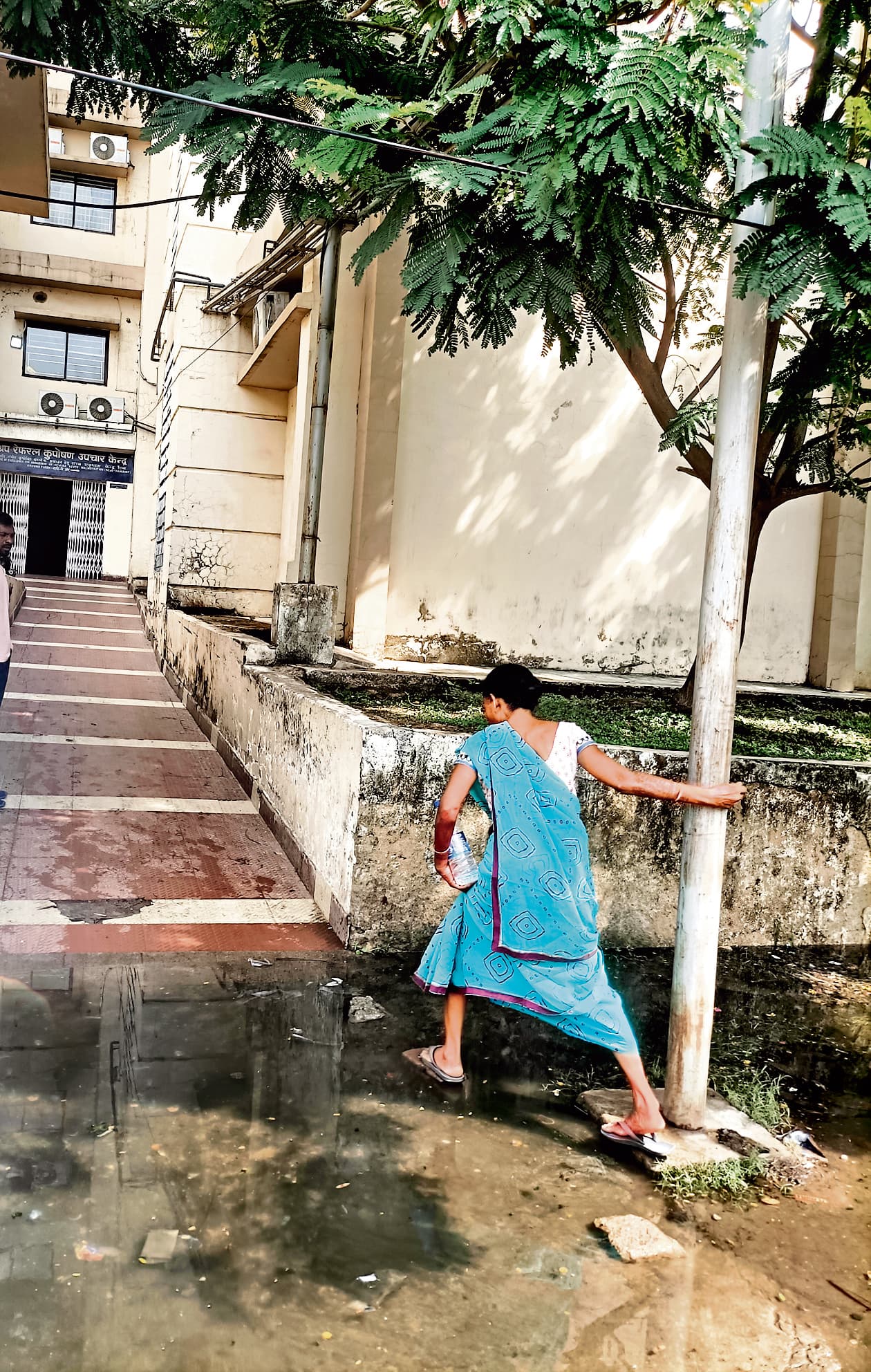 Ranchi News : सीवरेज का पानी लांघ जा रहे पेइंग वार्ड