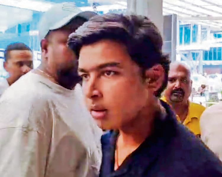 वैभव सूर्यवंशी का गांव पहुंचने पर हुआ भव्य स्वागत