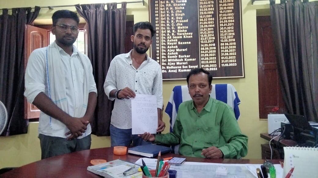 Giridih News: गिरिडीह कॉलेज प्रशासन पर छात्रों से अवैध वसूली का एनएसयूआई ने लगाया आरोप