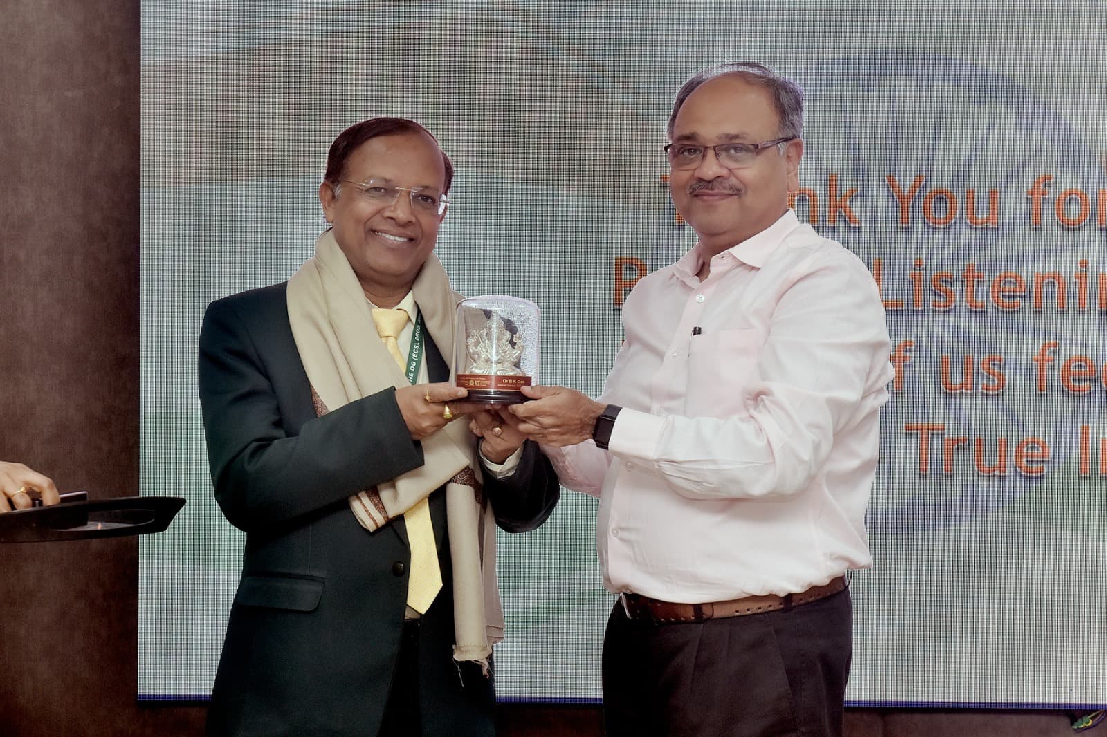 Dhanbad News: आत्मनिर्भरता व स्वदेशी प्रणालियों का विकास समय की मांग : डॉ बीके दास