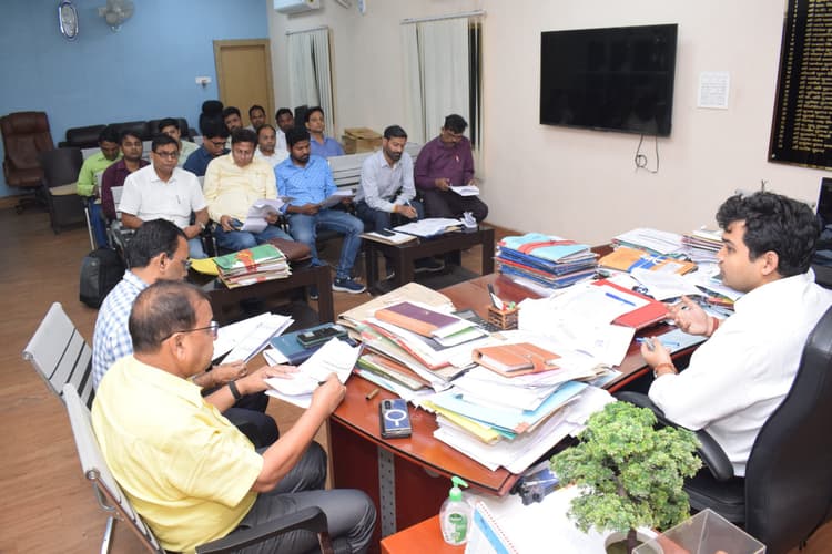 टीबी मुक्त पाकुड़ बनाने का सभी मिलकर करें प्रयास : डीसी