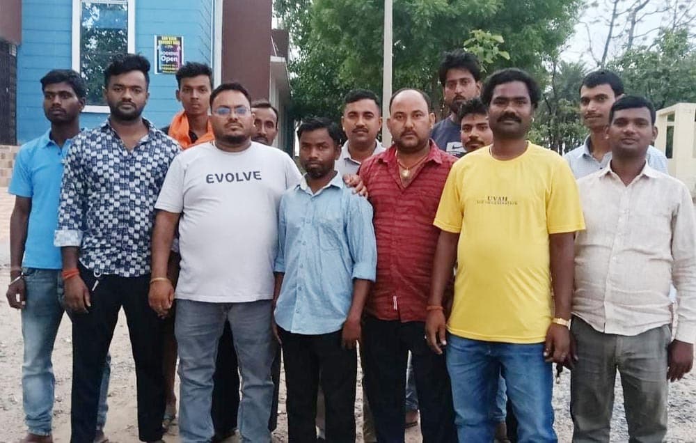 बालू घाटों के टेंडर में विलंब होने से ट्रैक्टर मालिक परेशान