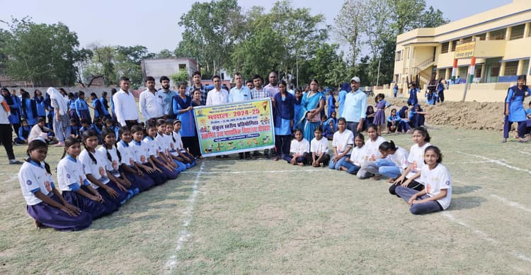 उच्च विद्यालय चौखड़ा में संकुल स्तरीय खेलकूद प्रतियोगिता का आयोजन