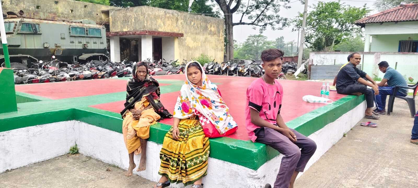 पेलोडर की चपेट में आकर किशोर की मौत, दूसरा घायल