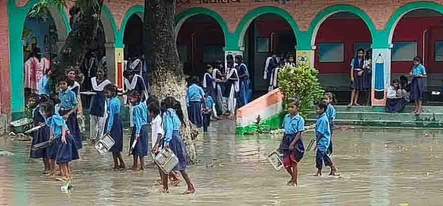 मवि महम्मदपुर बरसौनी में जलजमाव से छात्रों को दिक्कत