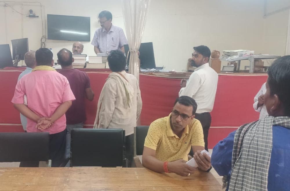 मासिक लोक अदालत में 41 वादों का निष्पादन