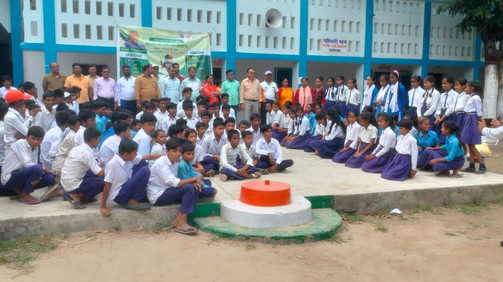 14 से 16 वर्ष तक के बालक-बालिका विभिन्न खेल विघाओं में ले रहे भाग