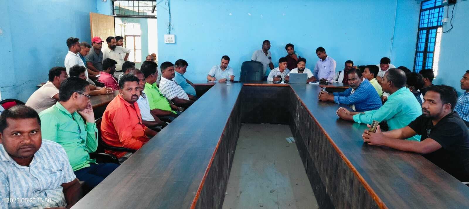 आयुष्मान कार्ड निर्माण के विशेष अभियान को लेकर हुई बैठक