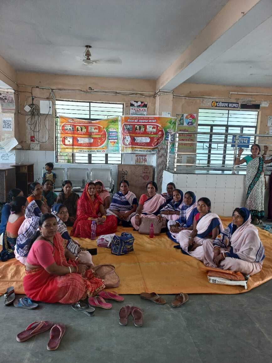 Samastipur News:हड़ताली आशा ने कार्य ठप कर दिया धरना