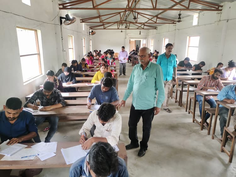 कदाचार मुक्त वातावरण में लक्ष्मीनाथ महविद्यालय में पार्ट थर्ड की परीक्षा संपन्न