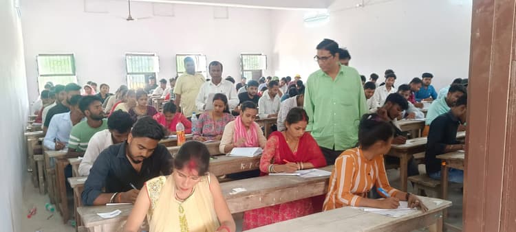 स्नातक तृतीय खंड की परीक्षा कदाचारमुक्त संपन्न