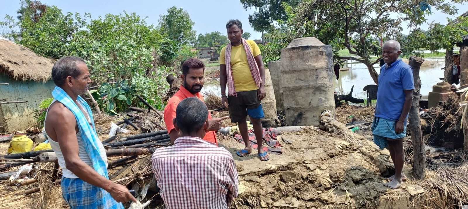 ललवामोड़ गांव में आग लगने से एक घर जलकर राख