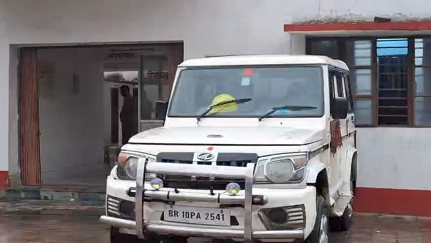 अवैध शराब समेत बोलेरो जब्त, चालक व कारोबारी गिरफ्तार