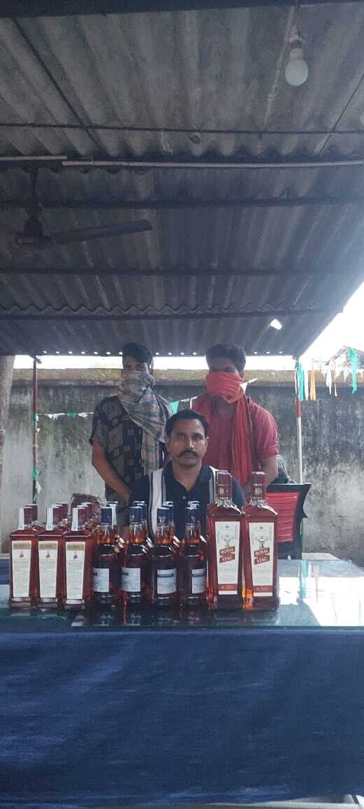 11.50 लीटर शराब के साथ दो तस्कर धराये