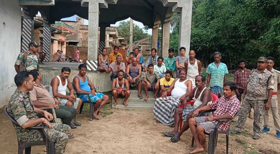 बागडेहरी पुलिस ने ग्रामीणों को किया जागरूक