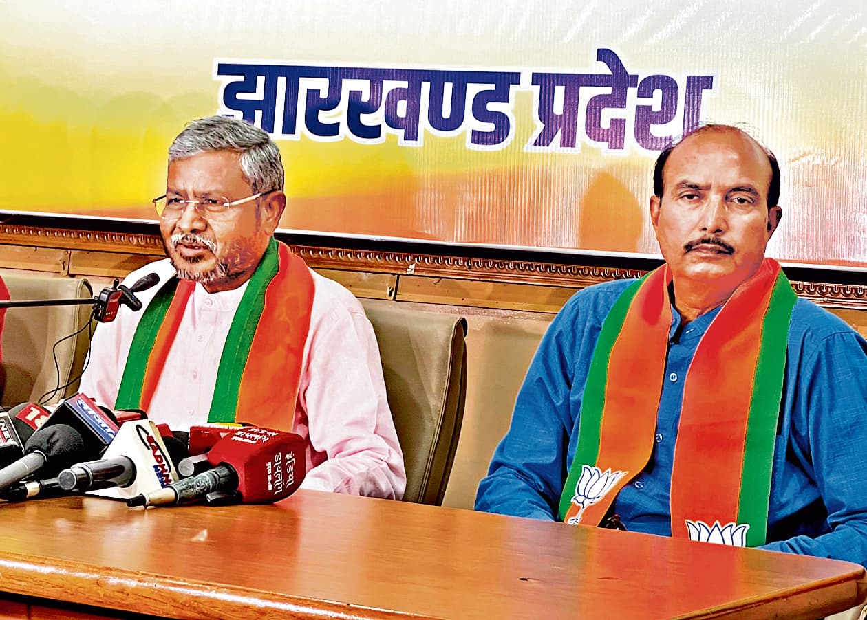 Political news : भ्रष्टाचार छुपाने के लिए संवैधानिक संस्थाओं को कमजोर कर रही सरकार : बाबूलाल