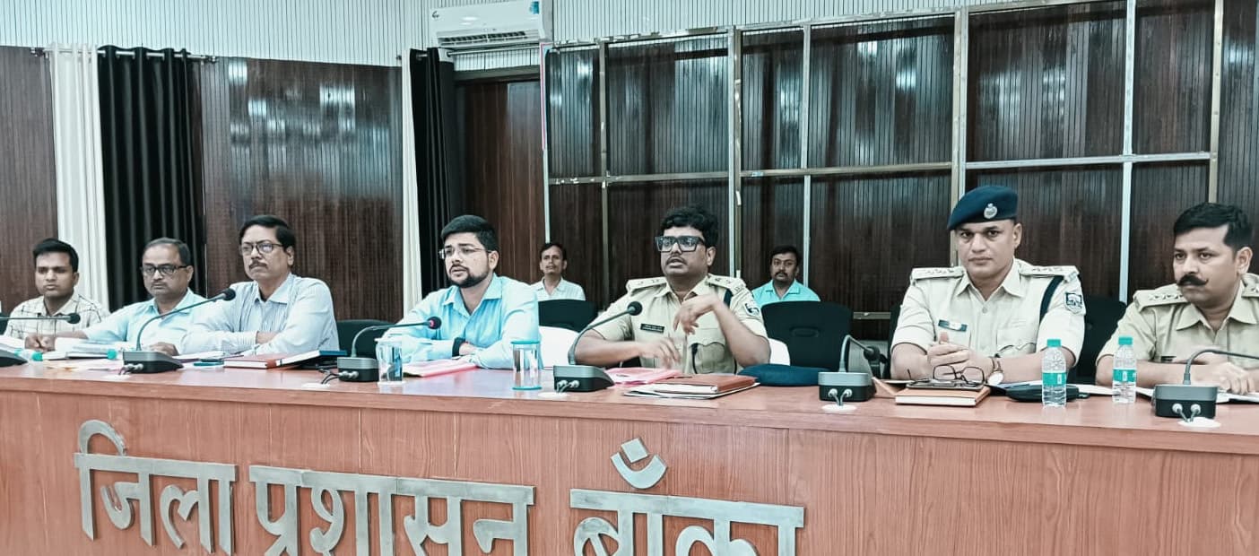 भूमि विवाद को कम करने के लिए धरातल स्तर पर करें काम : डीएम