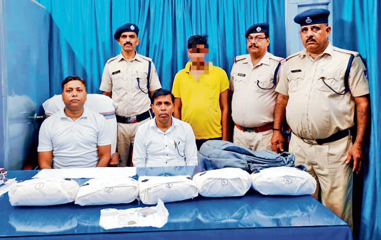 Gaya News : पांच किलो गांजे के साथ आमस का युवक गिरफ्तार