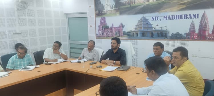 Madhubani News : 28 मई तक कैंप में बनेगा आयुष्मान कार्ड एवं आयुष्मान वय वंदन कार्ड