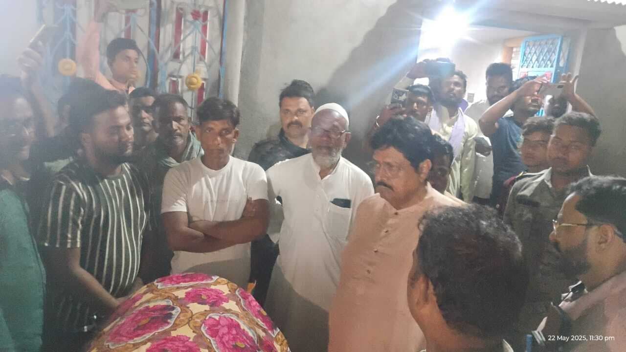 सारठ विधायक ने शोक संतप्त परिजनों को बंधाया ढाढ़स