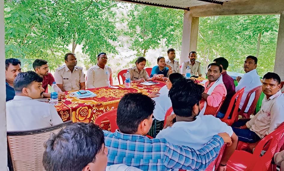 Gaya News : टंडवा वन समिति की बैठक में मंदिर सौंदर्यीकरण पर हुआ मंथन