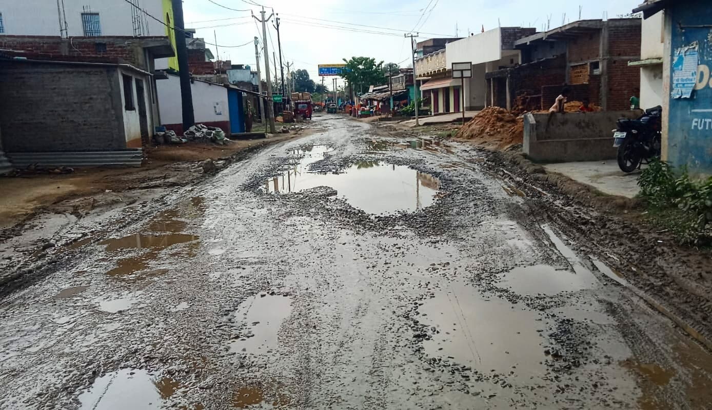 पहली बारिश में ही बिगड़ी सड़कों की सूरत