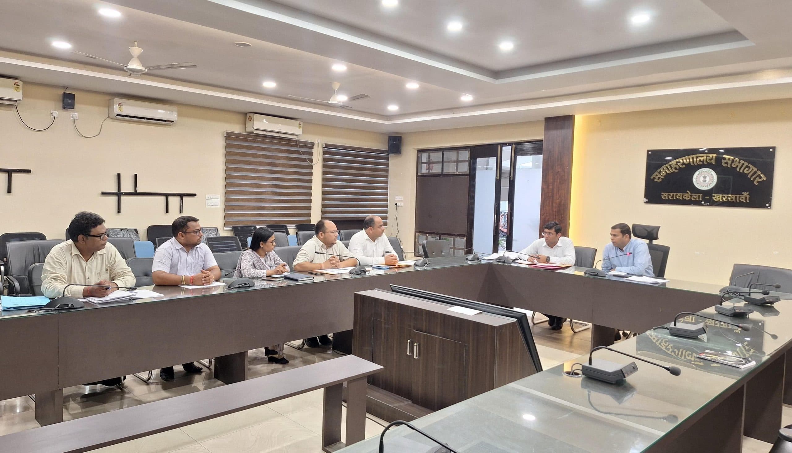 Seraikela Kharsawan News : मजदूरों का ई-श्रम कार्ड बनायें