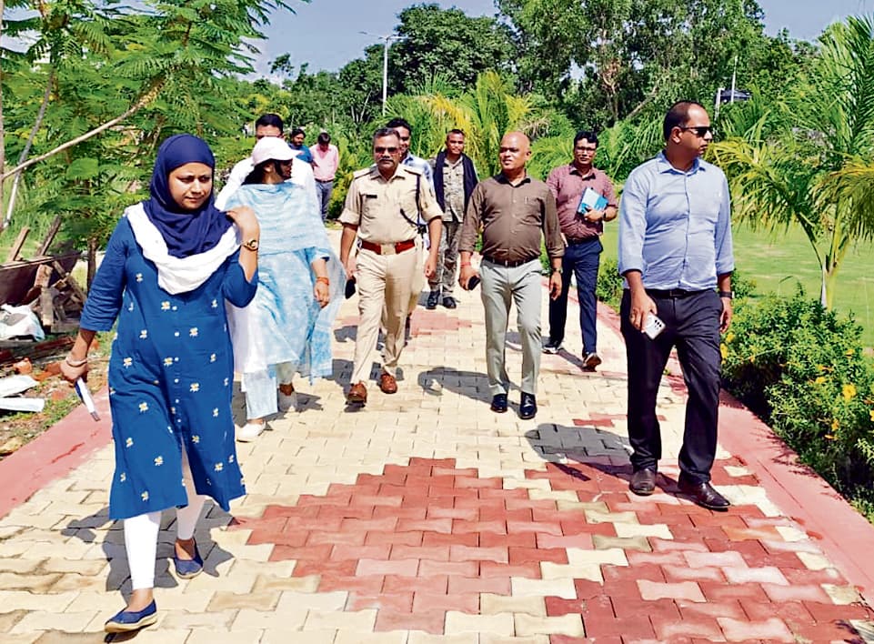 East Singhbhum News :  गालूडीह नेचर लैंड में निर्माण कार्यों की अनुमंडल स्तरीय टीम ने जांच की