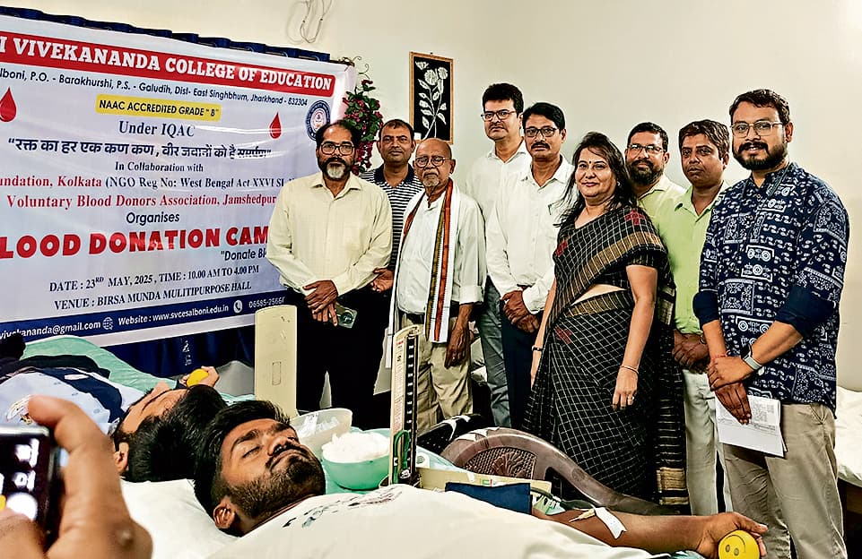 East Singhbhum News : स्वामी विवेकानंद बीएड कॉलेज में रक्तदान शिविर का आयोजन
