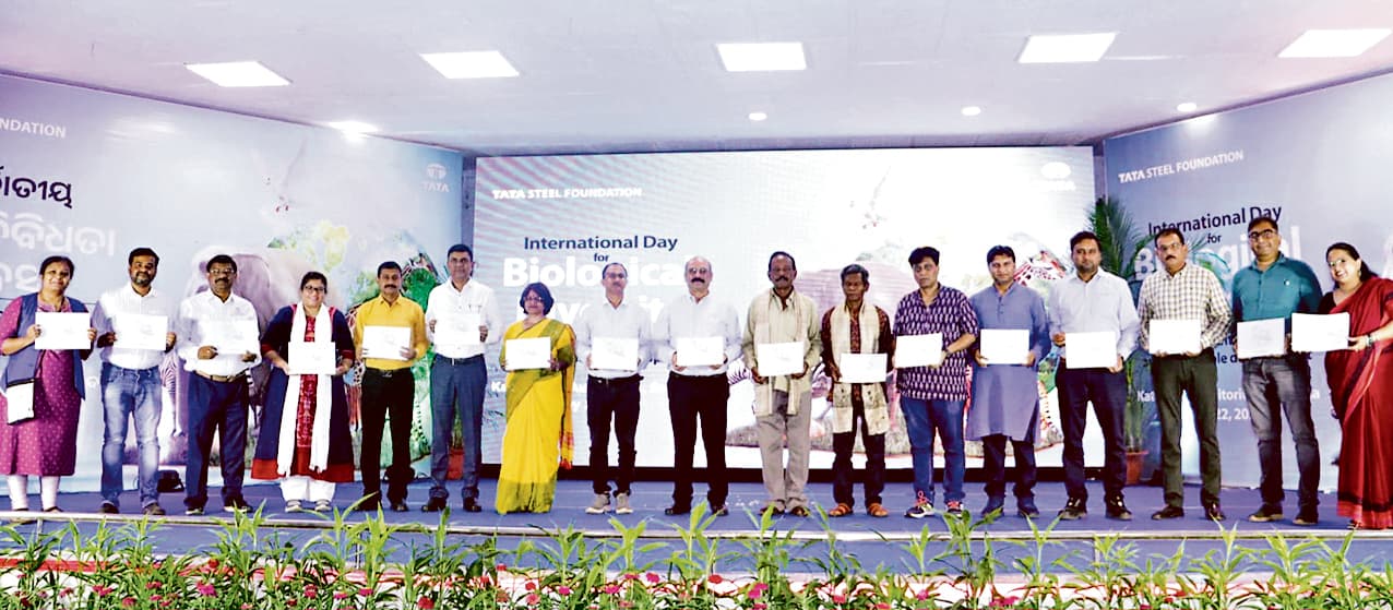 Jamshedpur News : टाटा स्टील फाउंडेशन ने ''सॉन्ग्स ऑफ द फॉरेस्ट'' पुस्तक का किया विमोचन