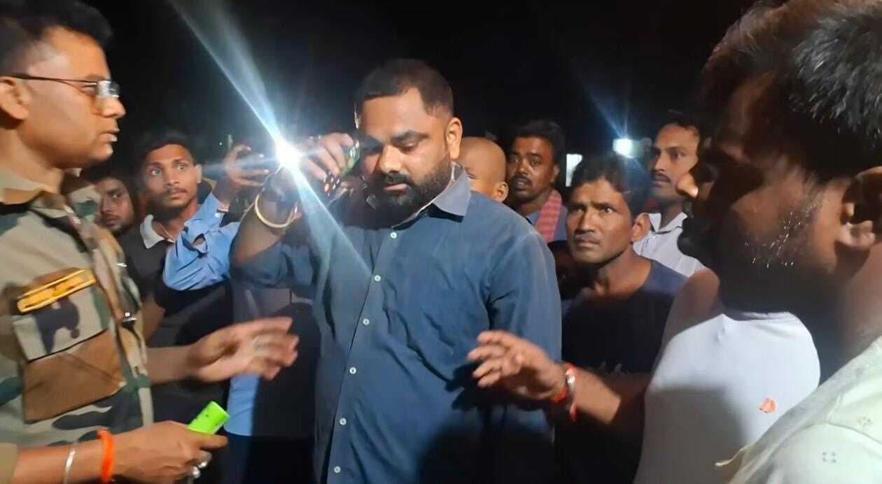 पिकअप के धक्के से चार लोग घायल, चालक हिरासत में