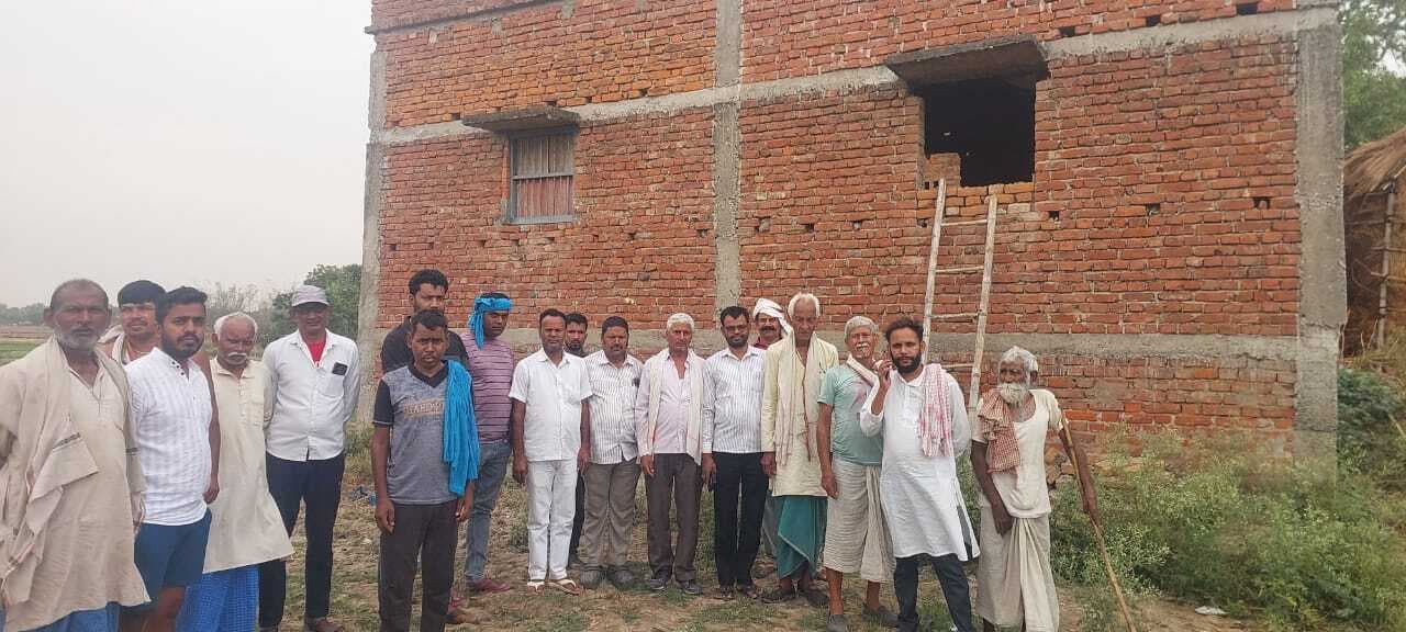 बांस की सीढ़ी के सहारे घर में घुसे और ले उड़े संपत्ति