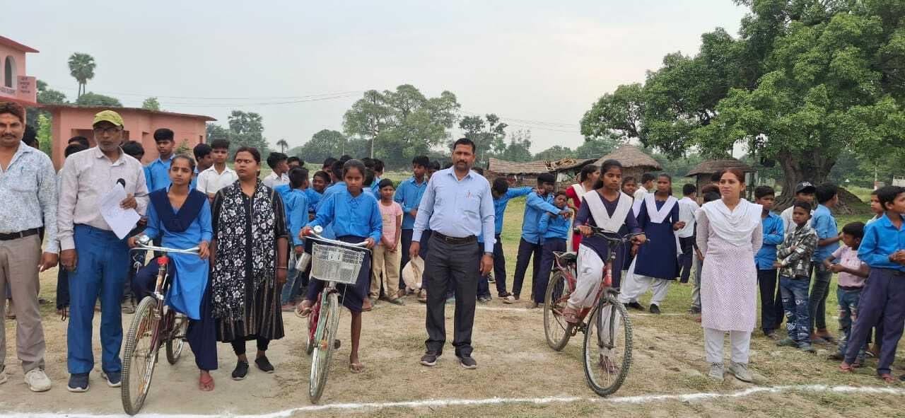 hajipur news. छह मीटर लंबी कूद में दीपिका व ऋषभ अव्वल