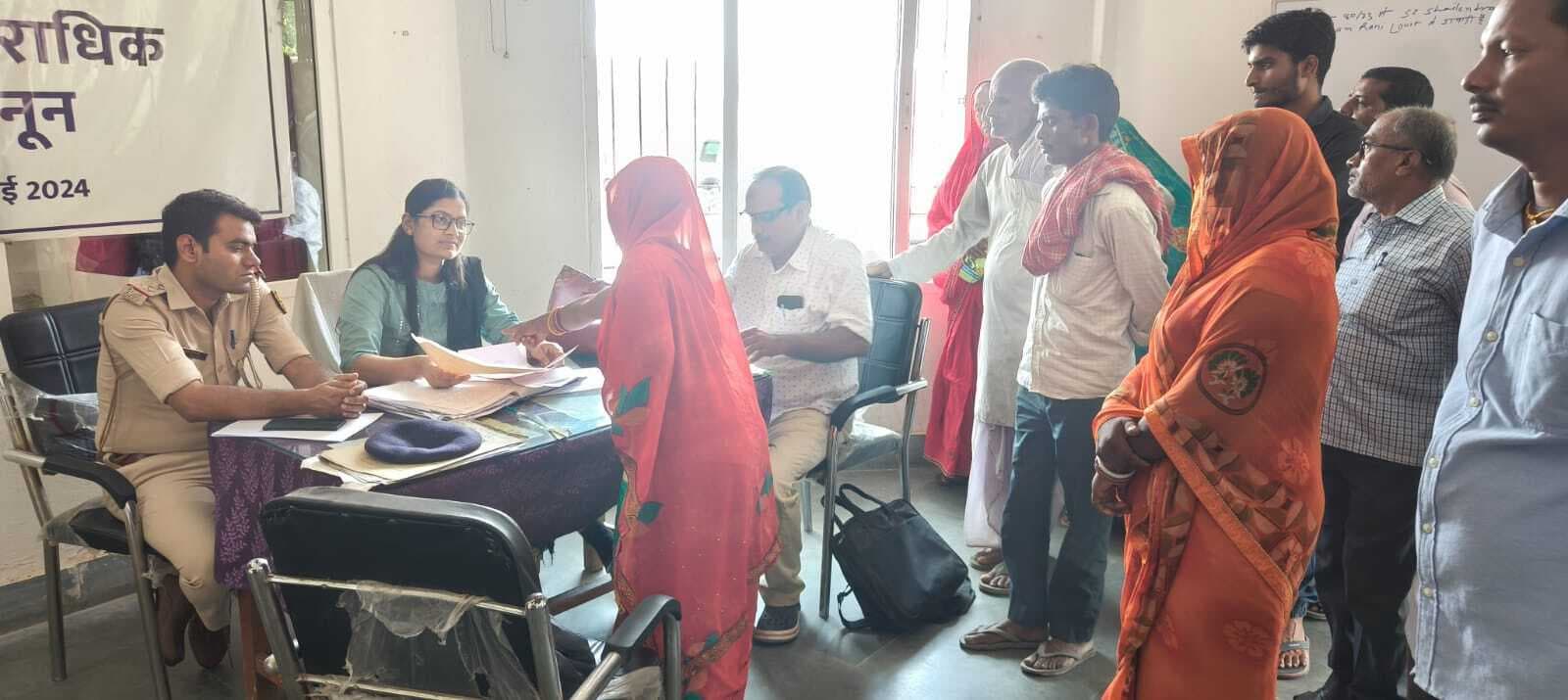 Samastipur News:जनता दरबार में भूमि विवाद के मामलों की हुई सुनवाई