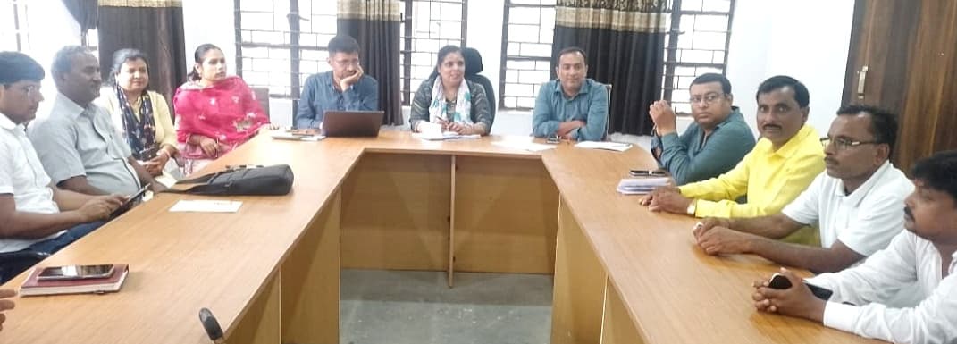 आयुष्मान कार्ड बनाने में जनप्रतिनिधि व डीलर करें सहयोग : बीडीओ