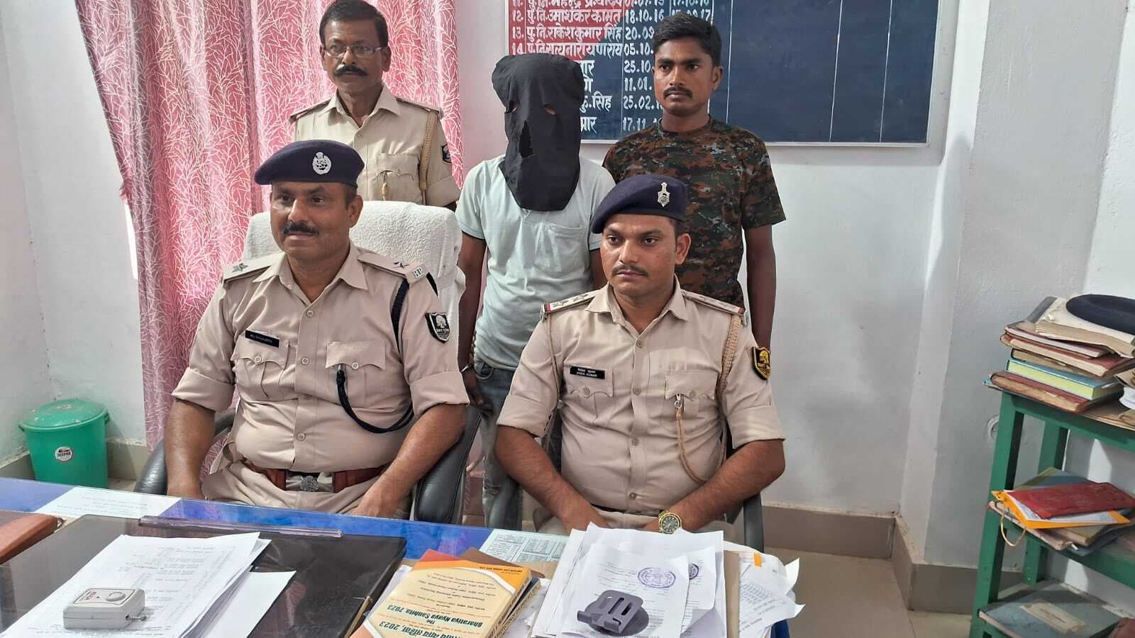 25 हजार का इनामी अपराधी शशि यादव चढ़ा पुलिस के हत्थे